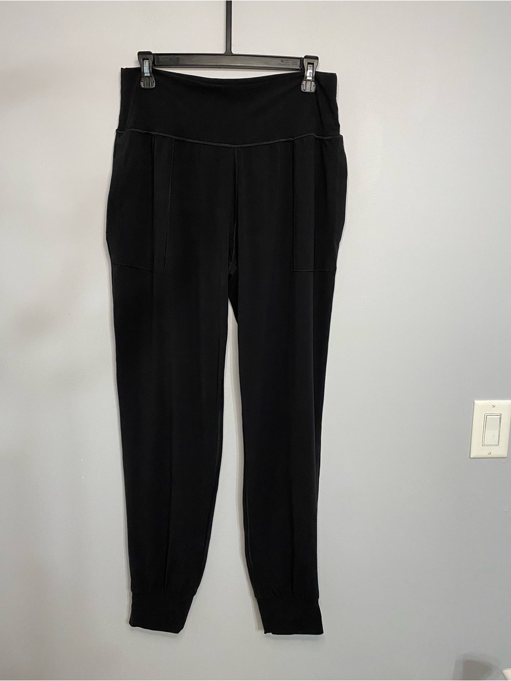 Athleta Salutation Black Jogger Women’s Size L - Picture 2 of 8